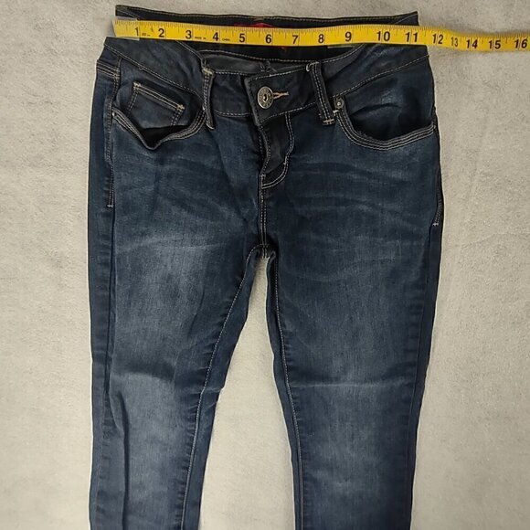 Guess 1981 Los Angeles Mid Rise Sienna Curvy Fit Skinny Jeans Size 23 (EST) - Picture 5 of 10